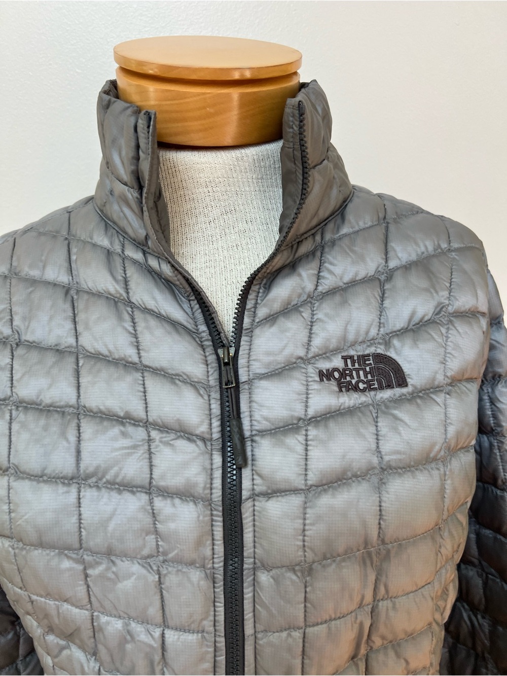 The North Face Thermoball Trekker Jacket Small Gray Lightweight Puffer Coat - Picture 3 of 8
